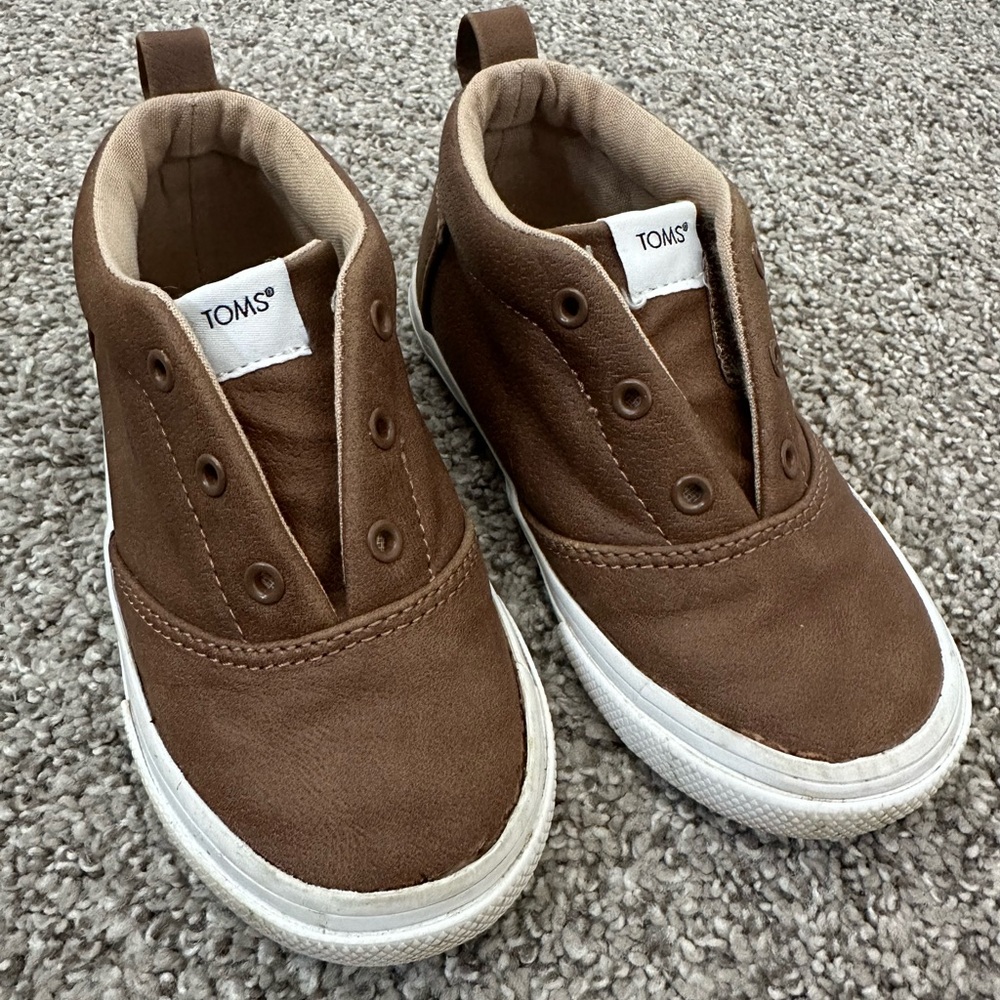 Toms toddler boy shoes.
